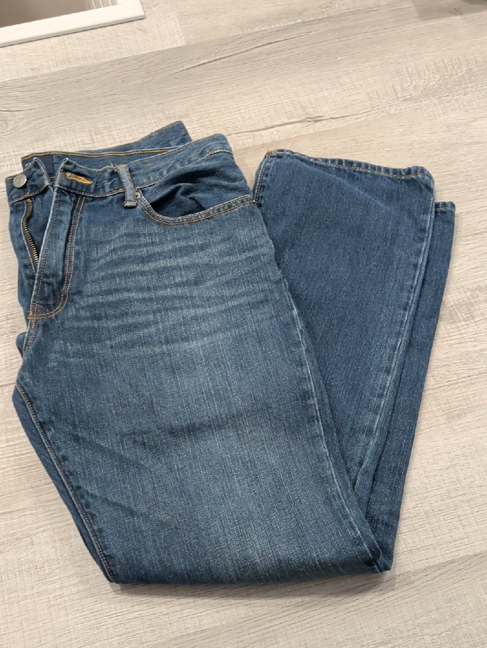 Gap Jeans Straight Authentic Dark Wash Size 34x32. Great Condition